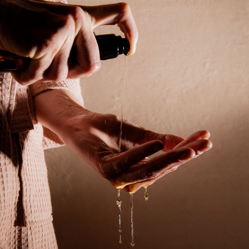 <p>A dry oil for enhanced, soft, and hydrated skin.</p>