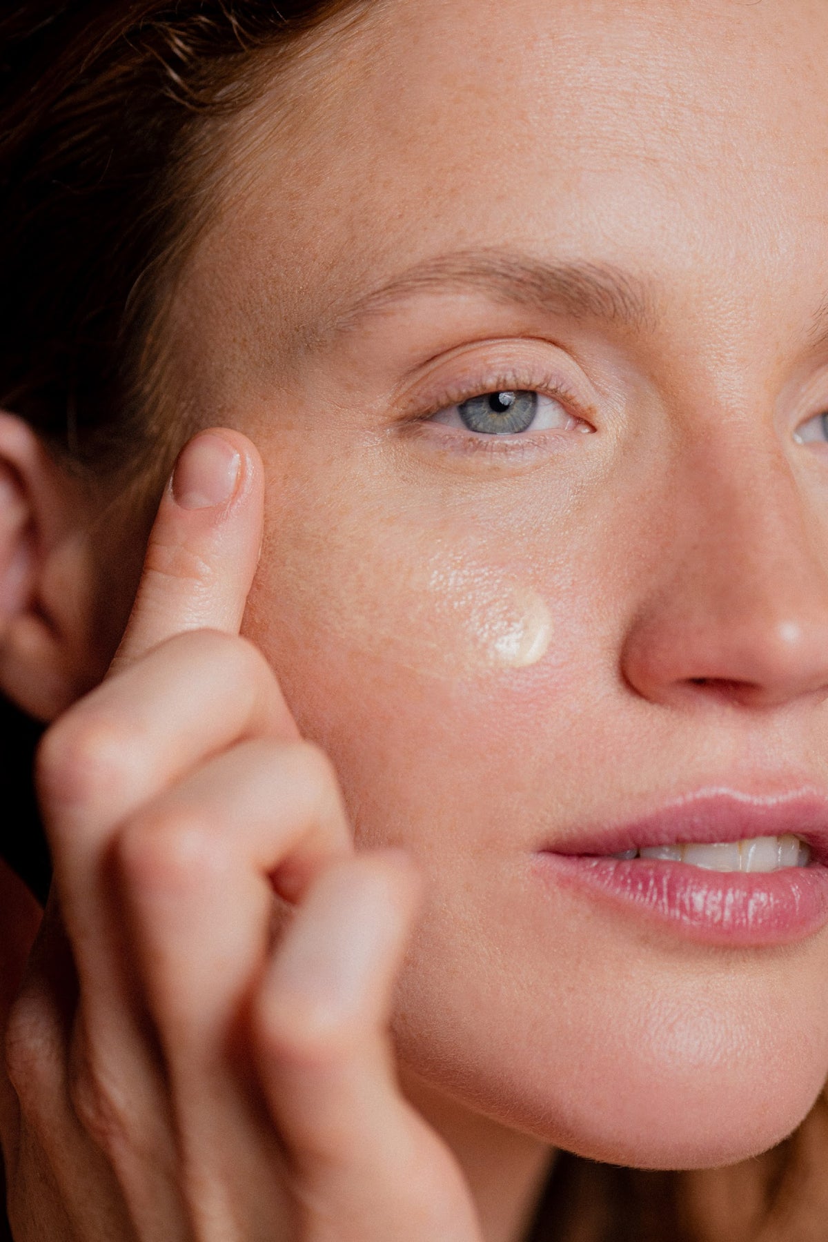 <p>Capte la lumière, hydrate instantanément et révèle un teint lumineux</p>